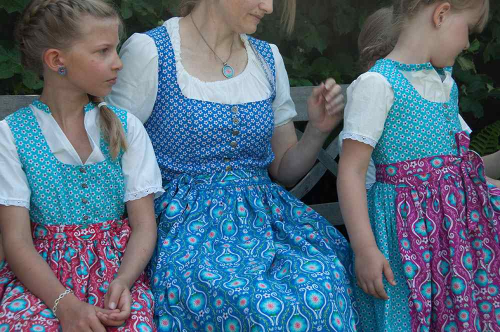 Preview: Baumwollbatist bestickt reinweiß (10 cm)