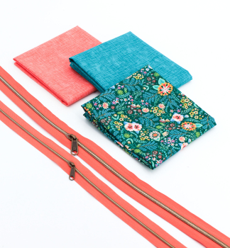 Preview: Faraway Florals cypress Stoffpaket (Fat Quarter) mit Endlosreißverschluss
