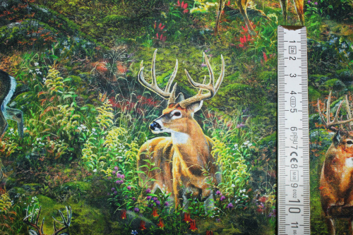 Designerbaumwollstoff Rehe und Hirsche im Wald (10 cm)