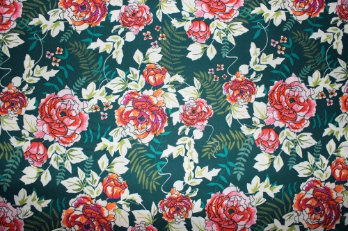 Preview: Designerbaumwollstoff Everblooming Camelias Aglow (10 cm)