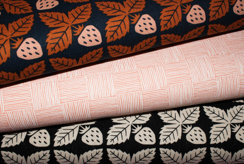 Preview: Taschenstoff Canvas Along the Fields Strawberry Black (10 cm)