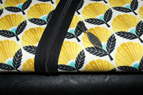 Preview: Designer- Baumwollstoff Blooming Daisy Sunrise (10 cm)