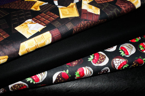 Designerbaumwollstoff Strawberry Delight Black (10 cm)