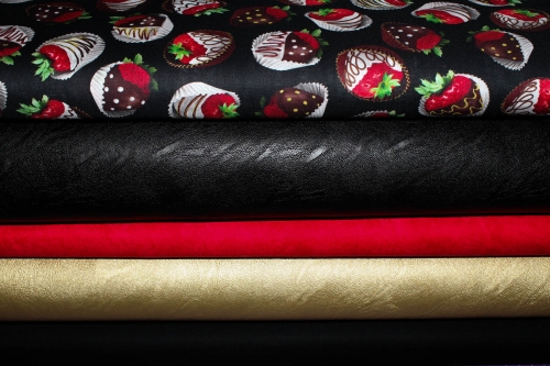 Preview: Designerbaumwollstoff Strawberry Delight Black (10 cm)