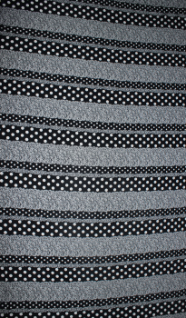 Preview: Viskose Jersey "Vavaillon Point" schwarz/weiß (10 cm)