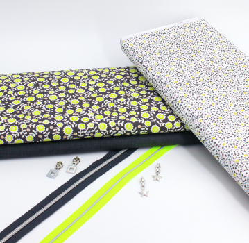 Designerbaumwollstoff  Small Flowers (10 cm)