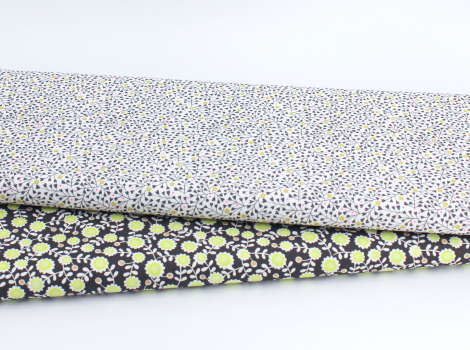 Designerbaumwollstoff  Small Flowers (10 cm)