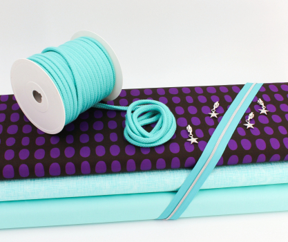 Designerbaumwollstoff Spot Brombeere (10 cm)