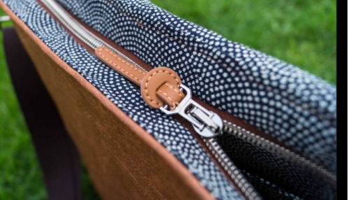 Automatik-Schieber mit Kunstlederanhänger titan/mittelbraun