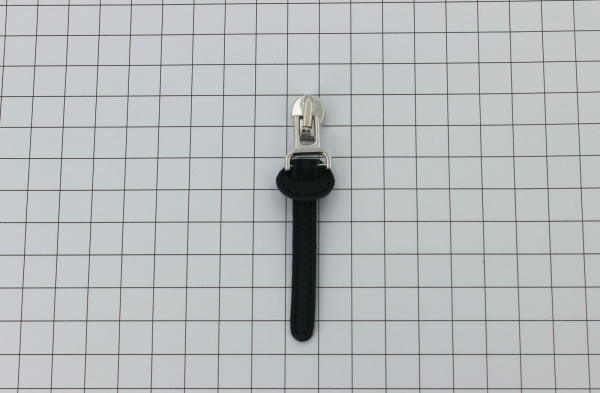 Automatik-Schieber mit Kunstlederanhänger silber/schwarz