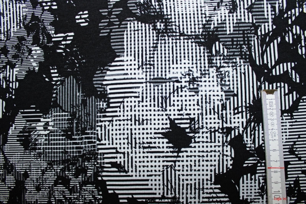 Viskose-Jersey Blumengrafik schwarz/weiß (10 cm)