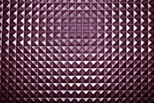 Kunstleder Nietenoptik brombeere - metallic (10 cm)