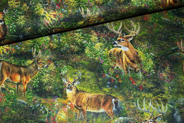 Designerbaumwollstoff Rehe und Hirsche im Wald (10 cm)