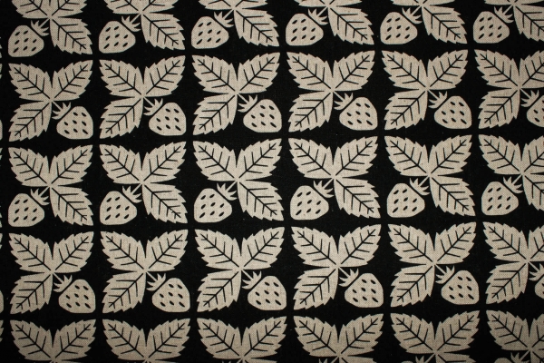 Taschenstoff Canvas Along the Fields Strawberry Black (10 cm)