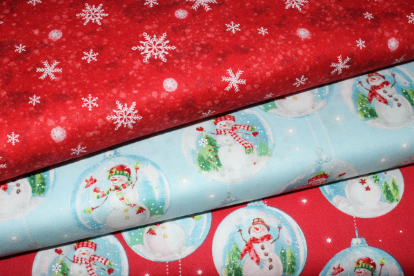 Designer-Baumwollstoff Snowglobes Ice Blue (10 cm)