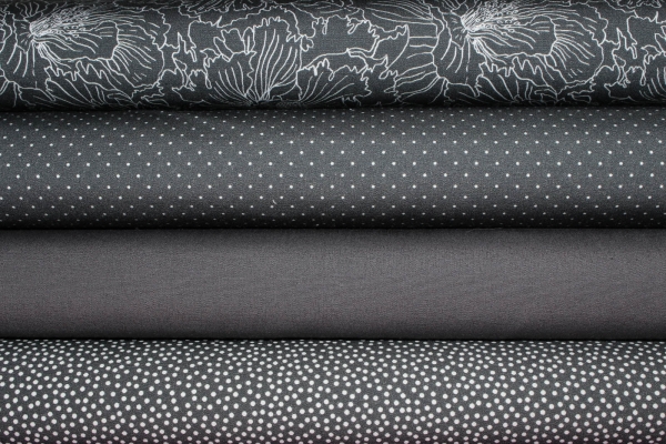 Baumwolle Emilie unregelmäßige Punkte dunkelgrau (10 cm)