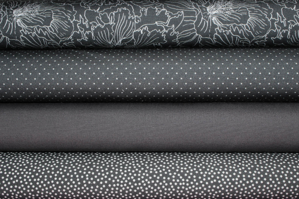 Baumwolle Emilie Flowers dunkelgrau (10 cm)